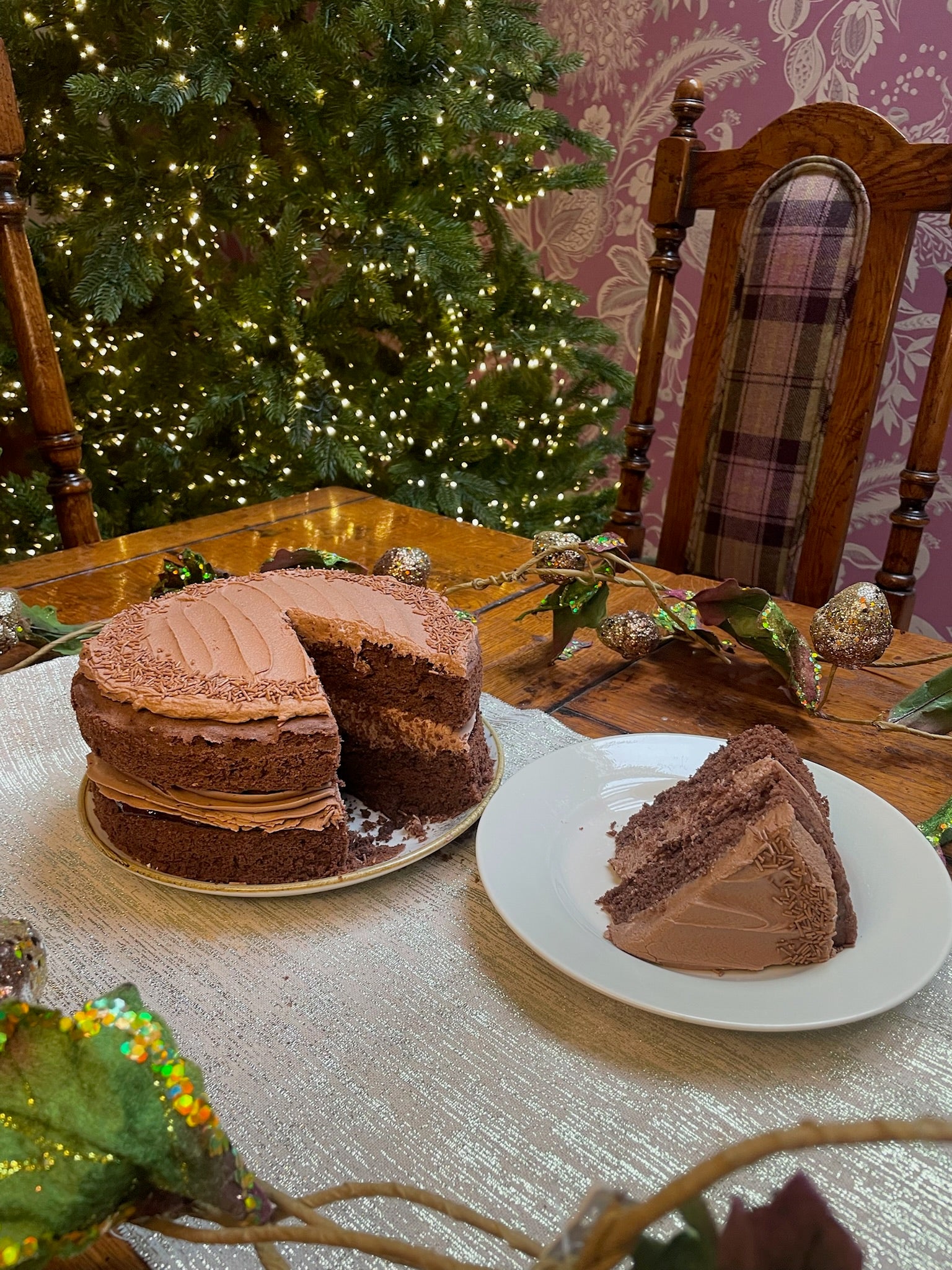 Christmas - 8" Classic Sponge Cake's