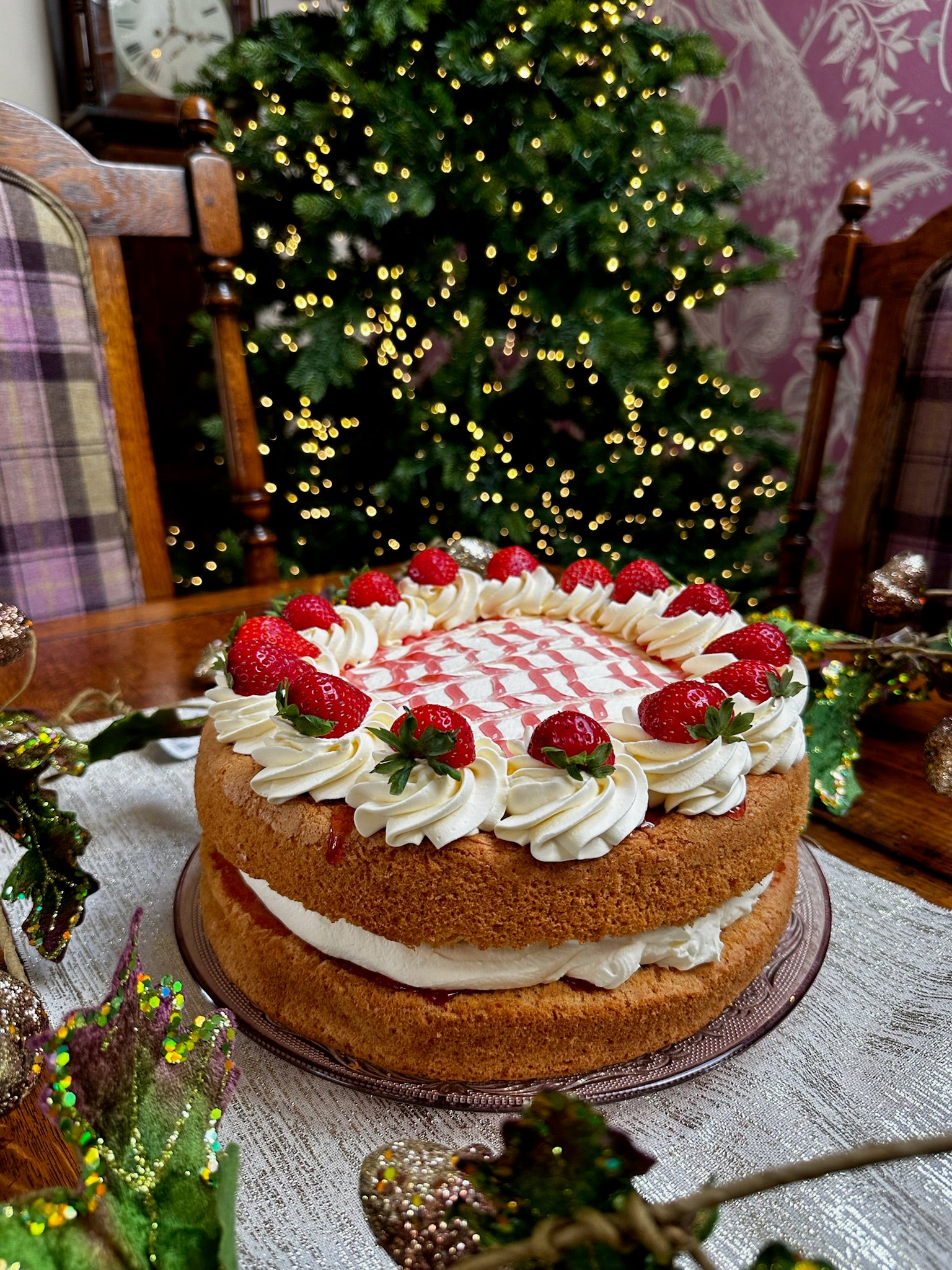 Christmas - 8" to 11" Gateaux's - Fresh Cream or Buttercream