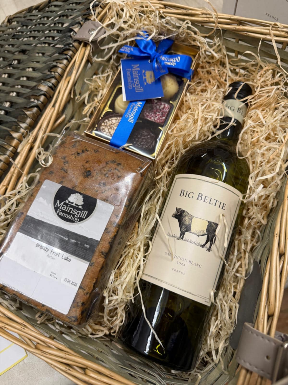 £55 - Wine & Fruit Cake Hamper